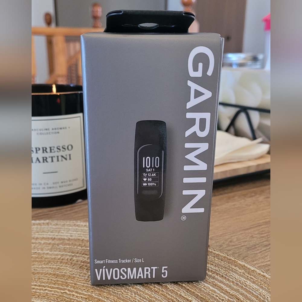Garmin Vivosmart Large 5 Fitness Tracker in Black